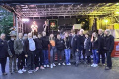 Gruppenfoto-Bezirksehrenabend-Rodau-mir-Schuetzenkoenigin-Nele